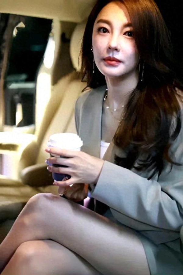 云沪深配资 张雨绮：微胖界美女，让人又爱又羡！